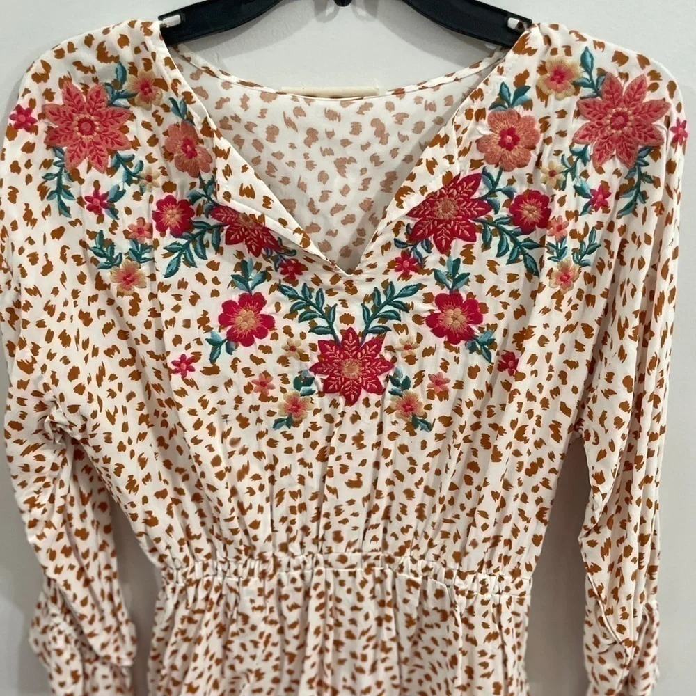 Savanna Jane Peplum Embroidered Top Size Small/Will Fit Size Medium NWT - Picture 4 of 5
